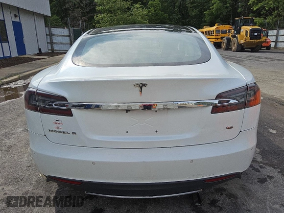 2013 Tesla Model S с VIN 5YJSA1CN1DFP27626, выставлен на аукционе Copart как лот 56697935 с пробегом 137 962 миль миль и Чистый • Clean title. История ставок и продаж доступна на DreamBid. Изображение 6.