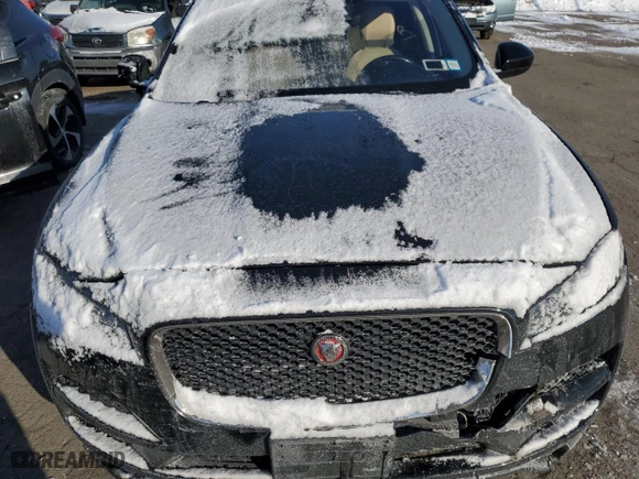 2018 Jaguar F-PACE 30t Premium with VIN SADCJ2GX8JA291369, listed as a Copart auction lot 89354235 with 31,789 mi miles and Salvage Title. Bid and sale history available at carsss.com. Image 13.