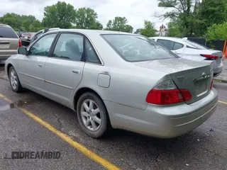 2003 Toyota Avalon XL z VIN 4T1BF28B13U293991, wystawiony jako IAAI lot #42358965 z przebiegiem 142 424 mil mil oraz . Historia ofert i sprzedaży dostępna na DreamBid. Obrazek 3.