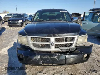 2008 Dodge Dakota SXT z VIN 1D7HW38K28S580141, wystawiony jako Copart lot #42158265 z przebiegiem 239 953 mil mil oraz Szkoda całkowita • Salvage title. Historia ofert i sprzedaży dostępna na DreamBid. Obrazek 5.