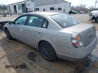 2003 Nissan Altima S with VIN 1N4AL11D23C290009, listed as a IAAI auction lot 41813061 with 247,427 mi miles. Bid and sale history available at carsss.com. Image 3.