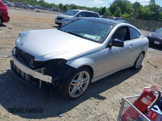 2014 Mercedes-Benz C 250 z VIN WDDGJ4HB2EG199369, wystawiony jako IAAI lot #42287574 z przebiegiem 19 774 mil mil oraz . Historia ofert i sprzedaży dostępna na DreamBid. Obrazek 2.