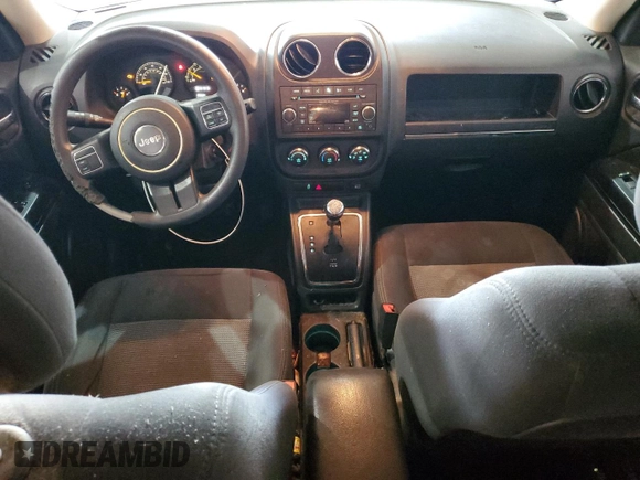 2016 Jeep Patriot Sport SE z VIN 1C4NJPBA4GD527530, wystawiony jako Copart lot #55836515 z przebiegiem 133 049 mil mil oraz Czysty tytuł • Clean title. Historia ofert i sprzedaży dostępna na DreamBid. Obrazek 8.