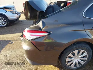 2019 Toyota Camry Hybrid LE z VIN 4T1B31HK4KU516123, wystawiony jako IAAI lot #41733410 z przebiegiem 98 273 mil mil oraz . Historia ofert i sprzedaży dostępna na DreamBid. Obrazek 18.