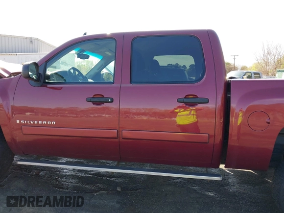 2008 Chevrolet Silverado 1500 1LT with VIN 3GCEC13018G277973, listed as a IAAI auction lot 41915142 with 177,462 mi miles and . Bid and sale history available at DreamBid. Image 15.