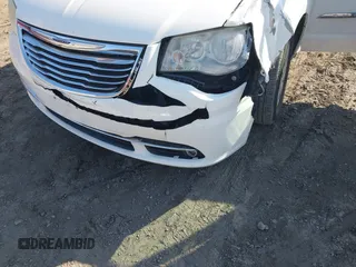 2013 Chrysler Town & Country Touring with VIN 2C4RC1BG8DR573559, listed as a IAAI auction lot 41793874 with 205,005 mi miles. Bid and sale history available at carsss.com. Image 6.