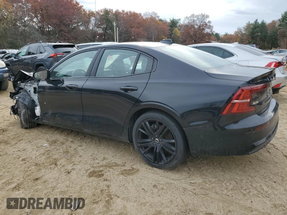 2024 Volvo S60 Plus Black Edition z VIN 7JRL12TH0RG281486, wystawiony jako Copart lot #75622704 z przebiegiem 15 179 mil mil oraz Szkoda całkowita • Salvage title. Historia ofert i sprzedaży dostępna na DreamBid. Obrazek 2.