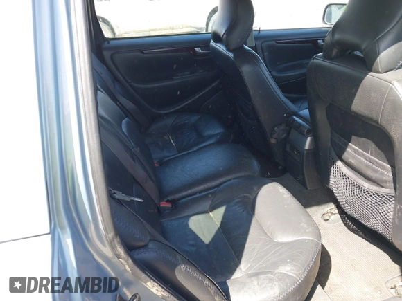 2002 Volvo V70 with VIN YV1SZ58D721072520, listed as a IAAI auction lot 41942015 with 264,549 mi miles. Bid and sale history available at carsss.com. Image 8.