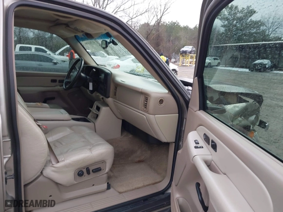 2002 Chevrolet Tahoe LT with VIN 1GNEC13Z22J256805, listed as a IAAI auction lot 41302460 with 249,578 mi miles. Bid and sale history available at carsss.com. Image 5.