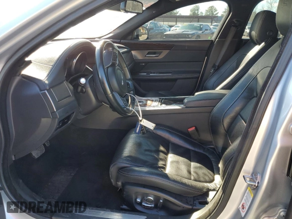 2017 Jaguar XF S with VIN SAJBG4BV1HCY48226, listed as a Copart auction lot 39578864 with 52,425 mi miles. Bid and sale history available at carsss.com. Image 7.