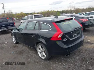 2016 Volvo V60 T5 Premier z VIN YV1612SK7G1308783, wystawiony jako IAAI lot #42016421 z przebiegiem 122 163 mil mil oraz . Historia ofert i sprzedaży dostępna na DreamBid. Obrazek 3.