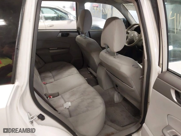 2009 Subaru Forester (Natl) X with VIN JF2SH61689H797086, listed as a IAAI auction lot 41966992 with 212,460 mi miles. Bid and sale history available at carsss.com. Image 8.