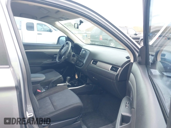 2018 Mitsubishi Outlander SE with VIN JA4AD3A31JZ016055, listed as a IAAI auction lot 42245714 with 97,448 mi miles and . Bid and sale history available at DreamBid. Image 5.