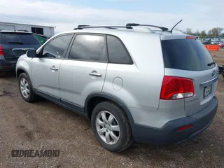 2012 Kia Sorento LX with VIN 5XYKT4A61CG215217, listed as a IAAI auction lot 42103645 with 200,758 mi miles. Bid and sale history available at carsss.com. Image 3.