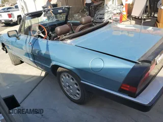 1989 Alfa Romeo Spider z VIN ZARBA5587K1066209, wystawiony jako Copart lot #77166704 z przebiegiem 98 255 mil mil oraz Szkoda całkowita • Salvage title. Historia ofert i sprzedaży dostępna na DreamBid. Obrazek 3.