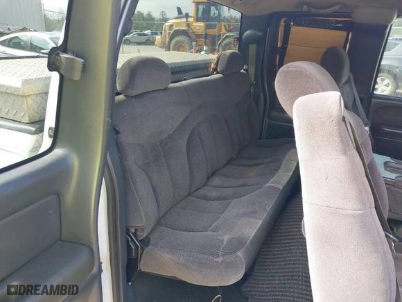 2002 GMC Sierra 1500 SLE with VIN 2GTEC19V421138682, listed as a IAAI auction lot 41945481 with 520,499 mi miles. Bid and sale history available at carsss.com. Image 8.