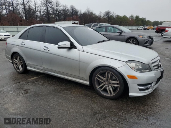 2013 Mercedes-Benz C 300 Sport с VIN WDDGF8AB4DA796219, выставлен на аукционе Copart как лот 49306065 с пробегом 87 831 миль миль и На запчасти • Non repairable. История ставок и продаж доступна на DreamBid. Изображение 4.