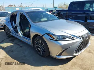 2022 Lexus ES 300h z VIN 58ADA1C15NU026087, wystawiony jako IAAI lot #41765304 z przebiegiem 20 795 mil mil oraz . Historia ofert i sprzedaży dostępna na DreamBid. Obrazek 1.