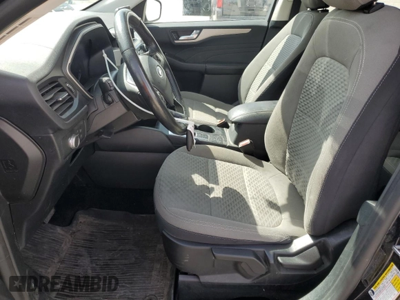 2021 Ford Escape SE z VIN 1FMCU9G61MUA68303, wystawiony jako Copart lot #58308555 z przebiegiem 119 427 mil mil oraz Czysty tytuł • Clean title. Historia ofert i sprzedaży dostępna na DreamBid. Obrazek 7.