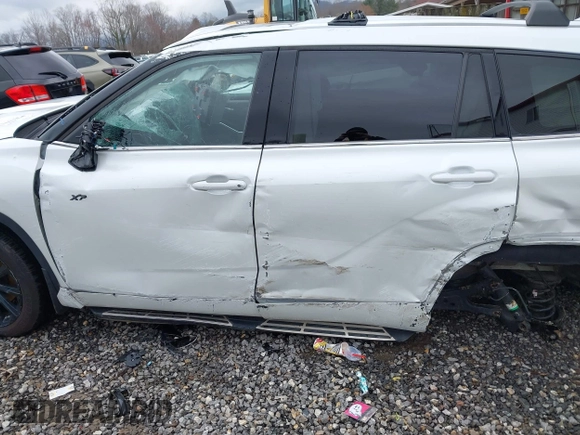 2022 Toyota Highlander Limited z VIN 5TDDZRBH9NS570565, wystawiony jako IAAI lot #41863992 z przebiegiem 41 974 mil mil oraz . Historia ofert i sprzedaży dostępna na DreamBid. Obrazek 13.