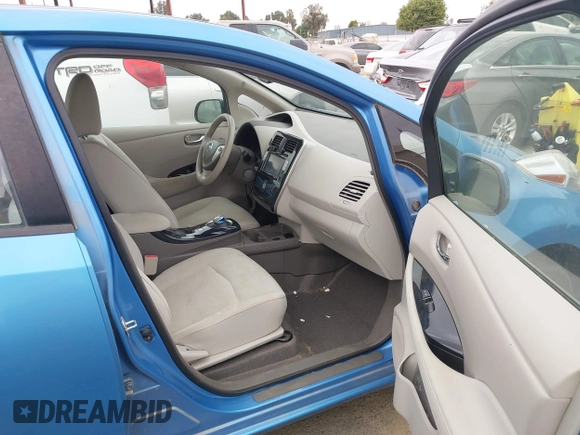 2012 Nissan LEAF SL with VIN JN1AZ0CP0CT024663, listed as a IAAI auction lot 42136940 with 39,101 mi miles. Bid and sale history available at carsss.com. Image 5.