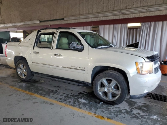 2011 Chevrolet Avalanche LTZ with VIN 3GNTKGE30BG316846, listed as a Copart auction lot 48724005 with 168,256 mi miles and Salvage Title. Bid and sale history available at carsss.com. Image 4.