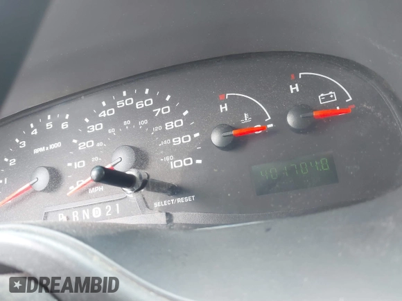2008 Ford Econoline Cargo Commercial z VIN 1FTNE14WX8DB02132, wystawiony jako IAAI lot #41879542 z przebiegiem 401 784 mil mil oraz . Historia ofert i sprzedaży dostępna na DreamBid. Obrazek 7.