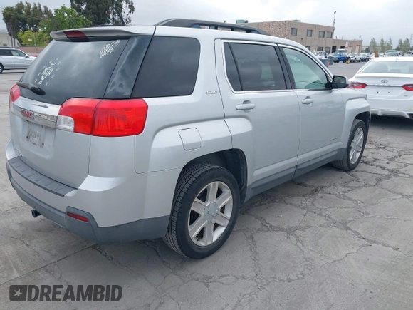 2010 GMC Terrain SLE-2 z VIN 2CTALDEW4A6315140, wystawiony jako IAAI lot #42111424 z przebiegiem 132 536 mil mil oraz . Historia ofert i sprzedaży dostępna na DreamBid. Obrazek 4.