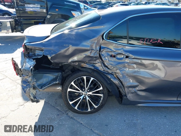 2020 Toyota Camry SE z VIN 4T1G11AK2LU392182, wystawiony jako IAAI lot #41667278 z przebiegiem 41 506 mil mil oraz . Historia ofert i sprzedaży dostępna na DreamBid. Obrazek 6.