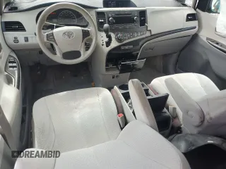 2013 Toyota Sienna LE AAS с VIN 5TDKK3DC3DS359239, выставлен на аукционе Copart как лот 59422285 с пробегом 143 631 миль миль и Списание • Salvage title. История ставок и продаж доступна на DreamBid. Изображение 8.