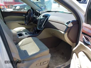 2011 Cadillac SRX Premium Collection z VIN 3GYFNCEYXBS579760, wystawiony jako IAAI lot #42238707 z przebiegiem Nie podano mil oraz . Historia ofert i sprzedaży dostępna na DreamBid. Obrazek 5.