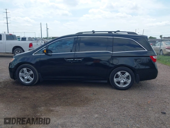 2013 Honda Odyssey Touring with VIN 5FNRL5H95DB086041, listed as a IAAI auction lot 42477974 with 213,343 mi miles and . Bid and sale history available at DreamBid. Image 14.