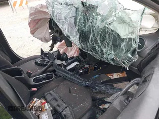 2018 Ford Fiesta SE z VIN 3FADP4BJ3JM135908, wystawiony jako IAAI lot #40003965 z przebiegiem Nie podano mil oraz . Historia ofert i sprzedaży dostępna na DreamBid. Obrazek 5.