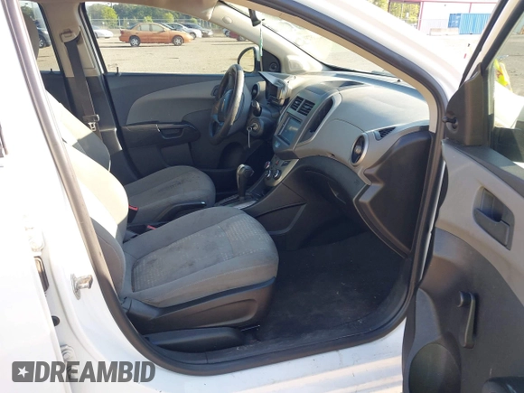 2016 Chevrolet Sonic LS с VIN 1G1JA5SH8G4103275, выставлен на аукционе IAAI как лот 42035759 с пробегом 126 231 миль миль и . История ставок и продаж доступна на DreamBid. Изображение 5.