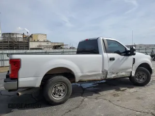 2019 Ford Super Duty F-250 SRW XL with VIN 1FTBF2A64KEE41867, listed as a Copart auction lot 44643375 with 185,968 mi miles and Salvage Title. Bid and sale history available at carsss.com. Image 3.