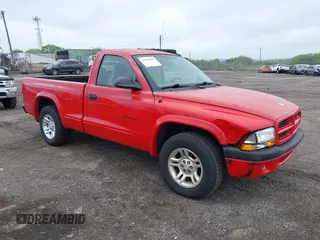 2002 Dodge Dakota z VIN 1B7FL36X62S720322, wystawiony jako IAAI lot #42191267 z przebiegiem 108 191 mil mil oraz . Historia ofert i sprzedaży dostępna na DreamBid. Obrazek 1.