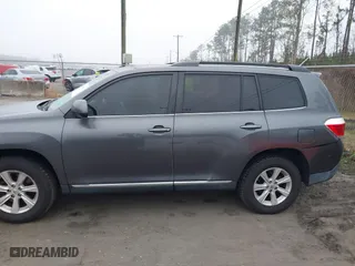 2011 Toyota Highlander with VIN 5TDZK3EH1BS024082, listed as a IAAI auction lot 41558934 with 220,549 mi miles. Bid and sale history available at carsss.com. Image 14.