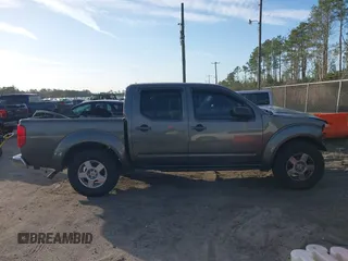 2008 Nissan Frontier SE z VIN 1N6AD07U28C448586, wystawiony jako IAAI lot #41245564 z przebiegiem 176 279 mil mil oraz . Historia ofert i sprzedaży dostępna na DreamBid. Obrazek 13.