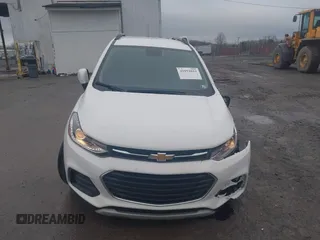 2022 Chevrolet Trax LT with VIN KL7CJPSM8NB563745, listed as a IAAI auction lot 41951023 with 8,445 mi miles. Bid and sale history available at carsss.com. Image 12.