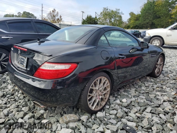 2015 Mercedes-Benz SLK-Class SLK 250 with VIN WDDPK4HA6FF098069, listed as a Copart auction lot 71551084 with 92,569 mi miles and Salvage Title. Bid and sale history available at carsss.com. Image 3.