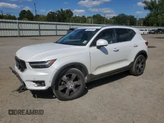 2020 Volvo XC40 Inscription with VIN YV4162UL0L2233904, listed as a Copart auction lot 73381564 with 72,498 mi miles and Salvage Title. Bid and sale history available at DreamBid. Image 1.