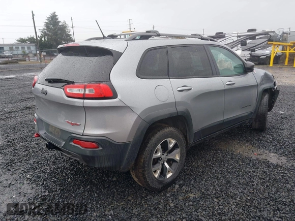 2014 Jeep Cherokee Trailhawk with VIN 1C4PJMBB3EW222747, listed as a IAAI auction lot 41622880 with 183,349 mi miles. Bid and sale history available at carsss.com. Image 4.