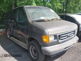 2007 Ford Econoline Passenger XL with VIN 1FBNE31L47DA67614, listed as a IAAI auction lot 42117167 with 217,090 mi miles. Bid and sale history available at carsss.com. Image 1.