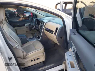 2008 Lincoln MKX with VIN 2LMDU68C48BJ31644, listed as a IAAI auction lot 40903355 with 199,176 mi miles. Bid and sale history available at carsss.com. Image 5.