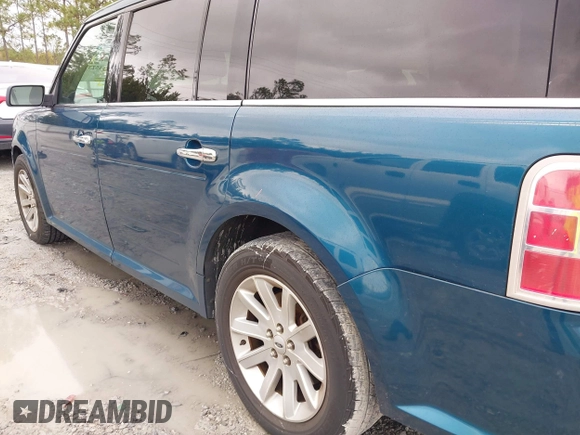 2011 Ford Flex SEL with VIN 2FMGK5CC5BBD11397, listed as a IAAI auction lot 41761523 with 130,392 mi miles. Bid and sale history available at carsss.com. Image 6.