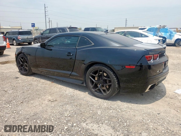 2010 Chevrolet Camaro 2SS z VIN 2G1FK1EJ9A9202184, wystawiony jako Copart lot #56233775 z przebiegiem 224 925 mil mil oraz Szkody całkowita. Historia ofert i sprzedaży dostępna na DreamBid. Obrazek 2.