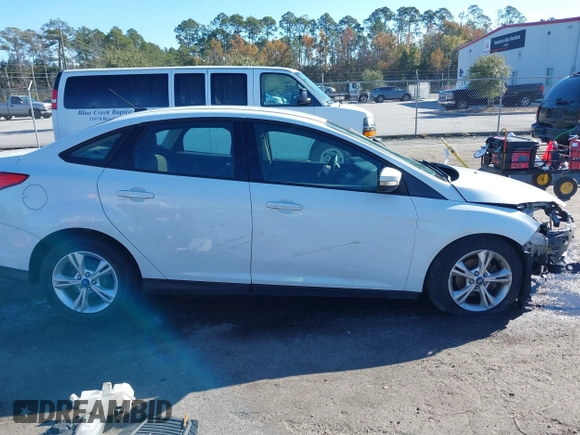 2013 Ford Focus SE with VIN 1FADP3F29DL178636, listed as a IAAI auction lot 40982395 with 1 mi miles. Bid and sale history available at carsss.com. Image 13.