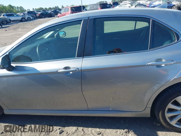 2019 Toyota Camry LE z VIN 4T1B11HK7KU756675, wystawiony jako IAAI lot #42063923 z przebiegiem 132 312 mil mil oraz . Historia ofert i sprzedaży dostępna na DreamBid. Obrazek 14.