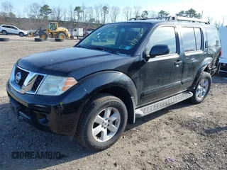 2008 Nissan Pathfinder S z VIN 5N1AR18B08C658137, wystawiony jako IAAI lot #41907576 z przebiegiem 172 586 mil mil oraz . Historia ofert i sprzedaży dostępna na DreamBid. Obrazek 2.