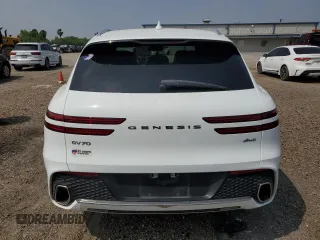 2024 Genesis GV70 2.5T z VIN 5NMMADTB8RH011120, wystawiony jako Copart lot #51220915 z przebiegiem 16 957 mil mil oraz Szkoda całkowita • Salvage title. Historia ofert i sprzedaży dostępna na DreamBid. Obrazek 6.